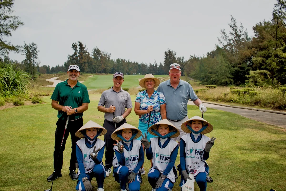 Entrants and caddies